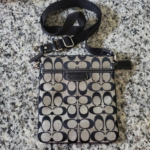 Coach crossbody - Picture 1 of 5